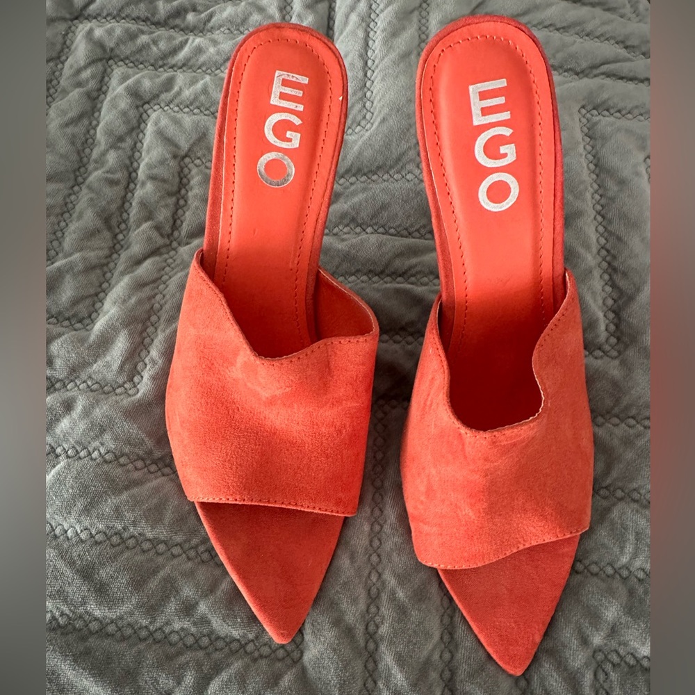 Orange Pumps